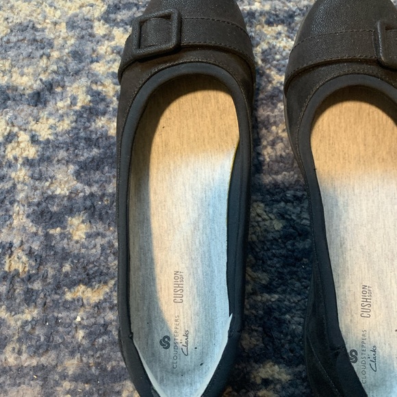 In box - Clark’s Cloudstepper Black shoes - Picture 3 of 10